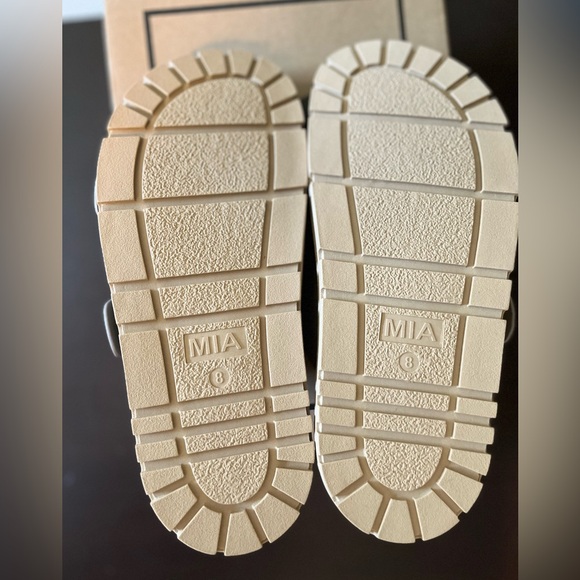 MIA, New in box , suede dual buckle sandals, taupe, size 8 - Picture 4 of 9